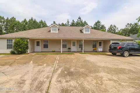 8616 Spring Ave, Ocean Springs, MS 39564
