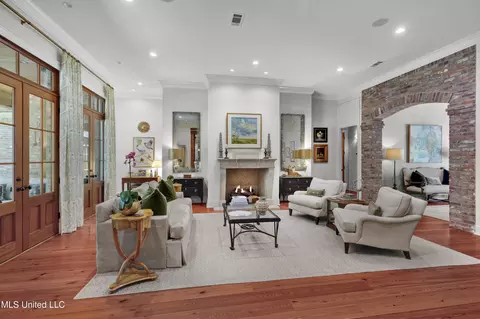 Living - 112 Langdon Dr, Madison, MS 39110 photo 1 of 7