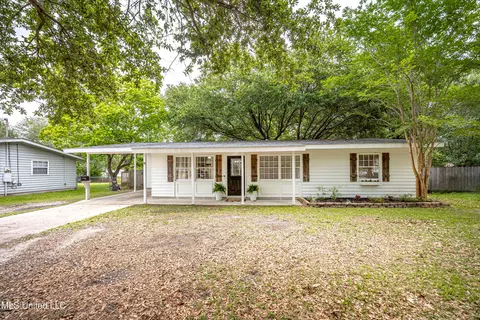 2306 Dogwood St, Pascagoula, MS 39567