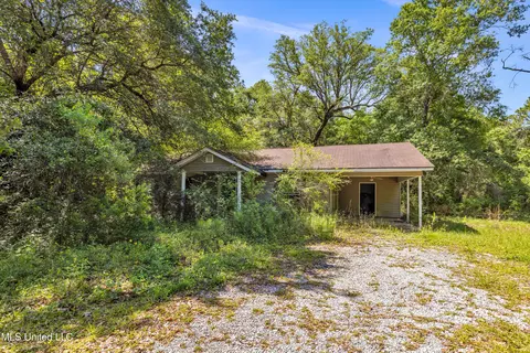 22165 Bells Ferry Rd, Pass Christian, MS 39571