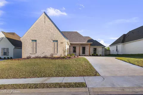 Exterior - 124 Lakecrest Dr, Madison, MS 39110 photo 2 of 8