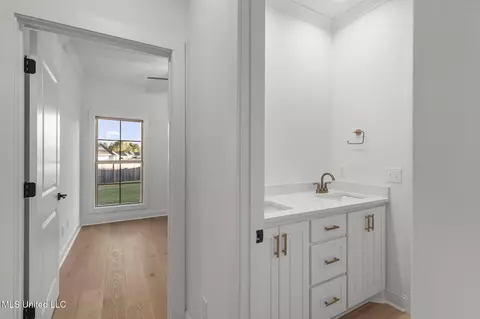 Entry Way - 124 Lakecrest Dr, Madison, MS 39110 photo 6 of 6