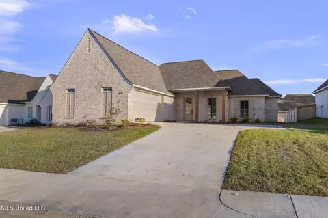 124 Lakecrest Dr, Madison, MS 39110