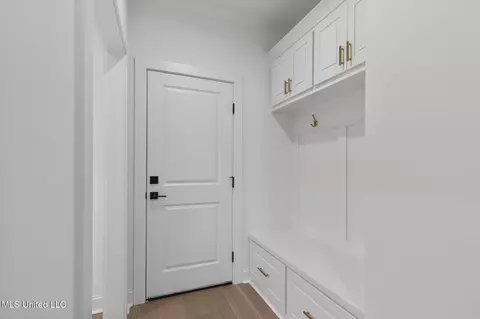 Entry Way - 124 Lakecrest Dr, Madison, MS 39110 photo 3 of 6