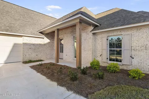 Exterior - 124 Lakecrest Dr, Madison, MS 39110 photo 5 of 8