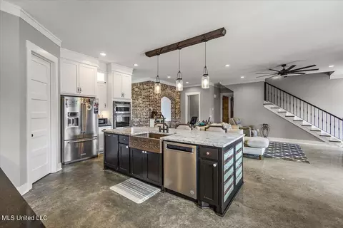 Kitchen - 1254 Wade Patrick Rd, Brandon, MS 39042 photo 3 of 3