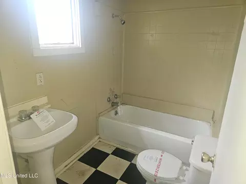 Bath - 209 Spooner Rd, Lucedale, MS 39452 photo 1 of 2