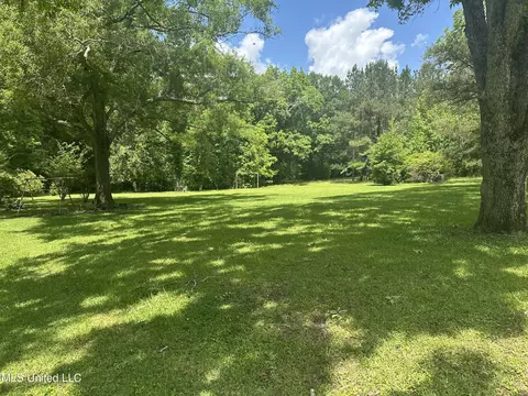 Exterior - 46 Mullins Rd, Natchez, MS 39120 photo 3 of 11