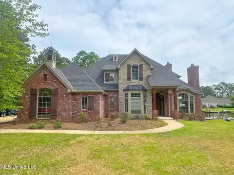 162 Lake Ridge Dr, Madison, MS 39110