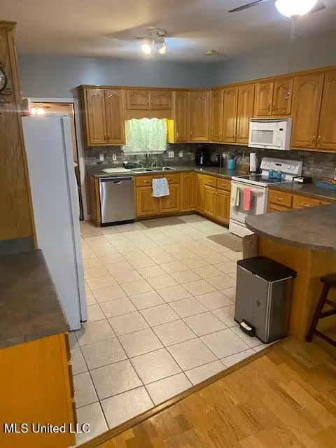 Kitchen - 4425 Ms-178, Potts Camp, MS 38659 photo 1 of 2