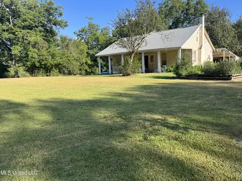1056 Fairchilds Rd, Raymond, MS 39154