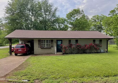 38 Elm St, Potts Camp, MS 38659