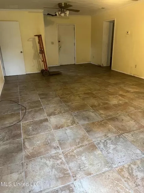 Living - 6836 Holley Ave, Moss Point, MS 39563 photo 2 of 3