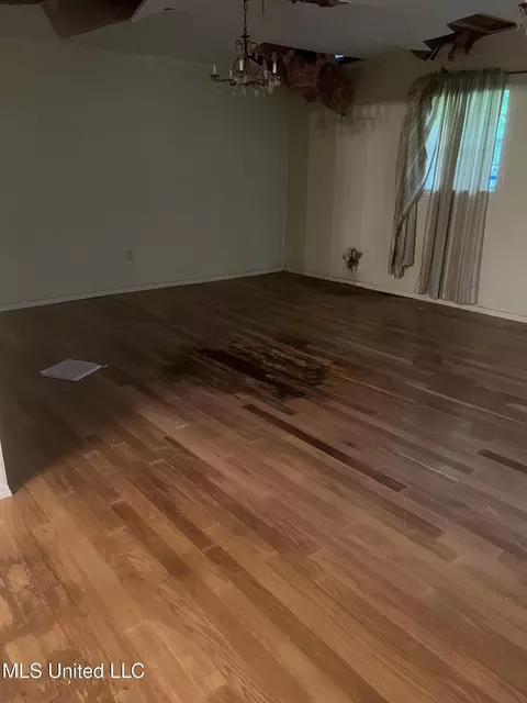 Living - 6836 Holley Ave, Moss Point, MS 39563 photo 3 of 3