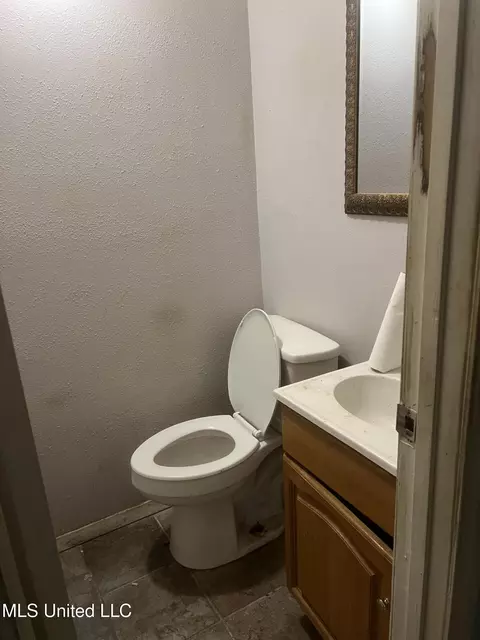 Bath - 6836 Holley Ave, Moss Point, MS 39563 photo 1 of 2