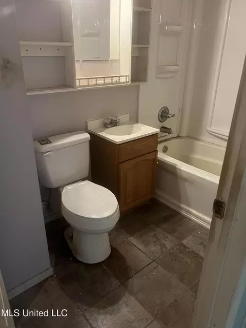 Bath - 6836 Holley Ave, Moss Point, MS 39563 photo 2 of 2