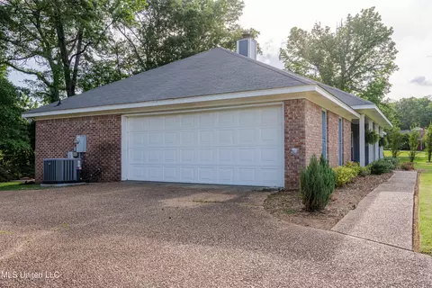 Exterior - 200 Devonport Cir, Raymond, MS 39154 photo 5 of 12