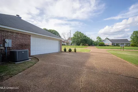 Exterior - 200 Devonport Cir, Raymond, MS 39154 photo 4 of 12