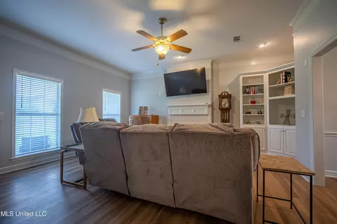 Living - 200 Devonport Cir, Raymond, MS 39154 photo 2 of 2