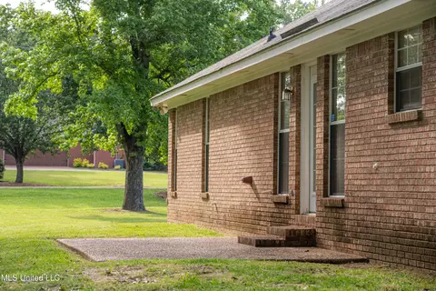 Exterior - 200 Devonport Cir, Raymond, MS 39154 photo 11 of 12