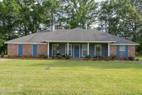 200 Devonport Cir, Raymond, MS 39154