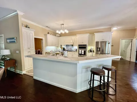 Kitchen - 415 Greenbriar St, Brandon, MS 39047 photo 1 of 5