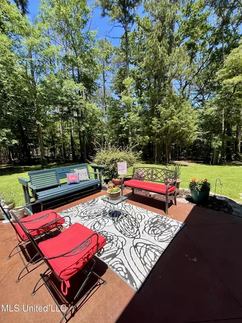 Exterior - 415 Greenbriar St, Brandon, MS 39047 photo 18 of 23