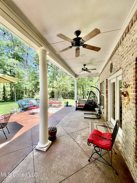 Exterior - 415 Greenbriar St, Brandon, MS 39047 photo 16 of 23