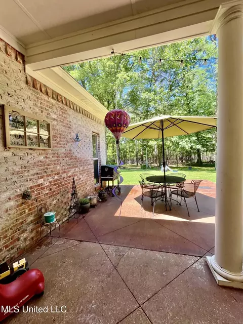 Exterior - 415 Greenbriar St, Brandon, MS 39047 photo 17 of 23