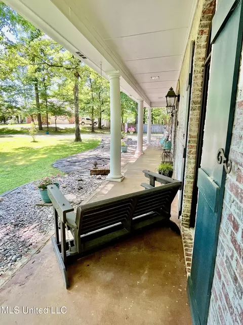 Exterior - 415 Greenbriar St, Brandon, MS 39047 photo 9 of 23