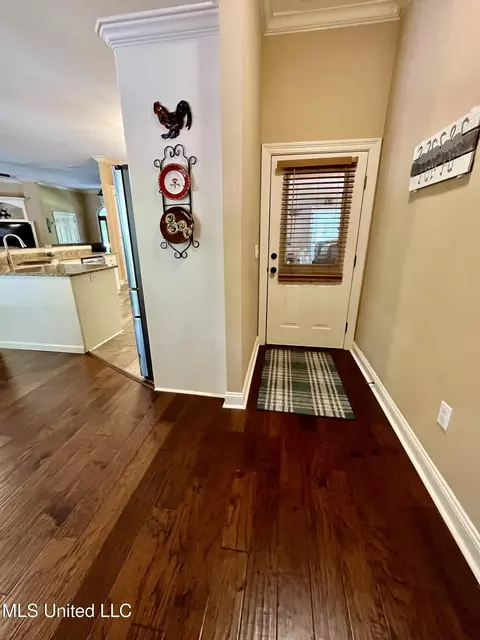 Entry Way - 415 Greenbriar St, Brandon, MS 39047 photo 2 of 4