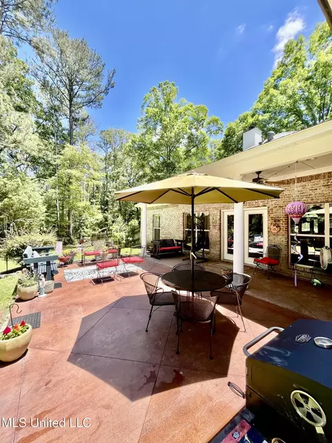 Exterior - 415 Greenbriar St, Brandon, MS 39047 photo 15 of 23