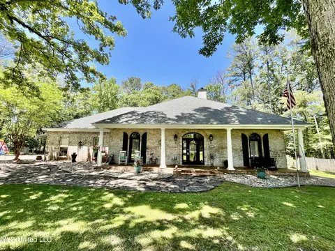 415 Greenbriar St, Brandon, MS 39047
