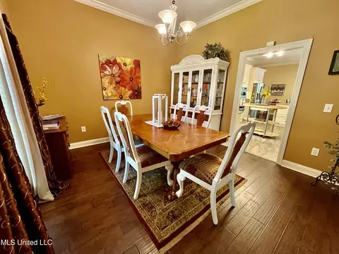 Dining - 415 Greenbriar St, Brandon, MS 39047 photo 3 of 5
