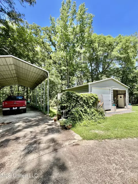 Exterior - 415 Greenbriar St, Brandon, MS 39047 photo 12 of 23
