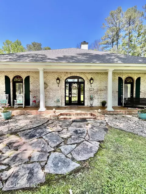 Exterior - 415 Greenbriar St, Brandon, MS 39047 photo 3 of 23