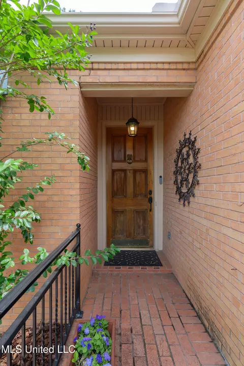 Entry Way - 255 Park Lane Pl, Jackson, MS 39211 photo 1 of 1