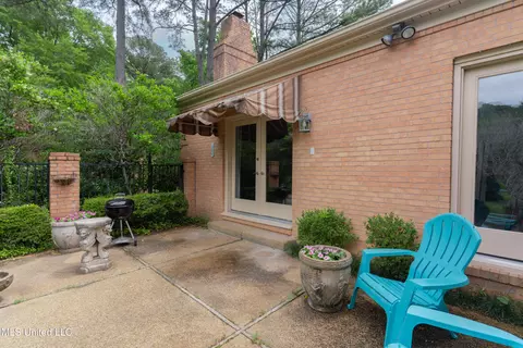 Exterior - 255 Park Lane Pl, Jackson, MS 39211 photo 9 of 13