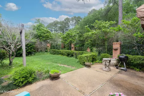 Exterior - 255 Park Lane Pl, Jackson, MS 39211 photo 11 of 13