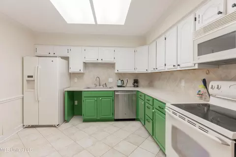 Kitchen - 255 Park Lane Pl, Jackson, MS 39211 photo 1 of 5