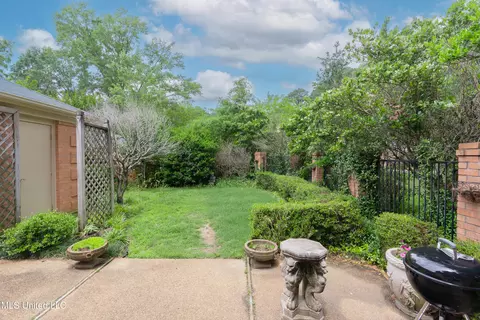 Exterior - 255 Park Lane Pl, Jackson, MS 39211 photo 5 of 13