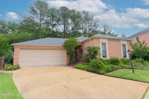Exterior - 255 Park Lane Pl, Jackson, MS 39211 photo 4 of 13