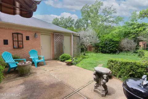 Exterior - 255 Park Lane Pl, Jackson, MS 39211 photo 6 of 13