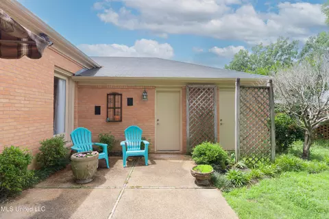 Exterior - 255 Park Lane Pl, Jackson, MS 39211 photo 7 of 13