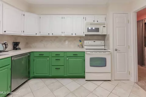 Kitchen - 255 Park Lane Pl, Jackson, MS 39211 photo 4 of 5