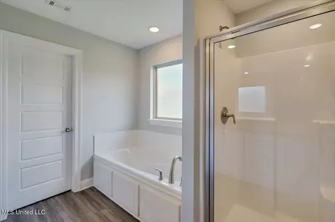 Bath - 114 Bailey Cv, Canton, MS 39046 photo 1 of 2