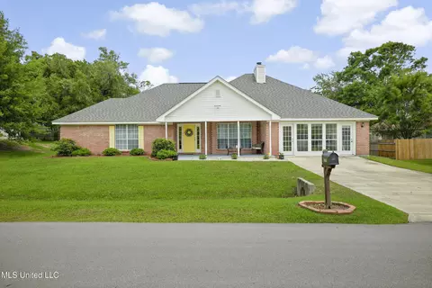 11066 Bayview Ln, Biloxi, MS 39532