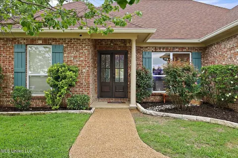 318 Fairview Dr, Brandon, MS 39047