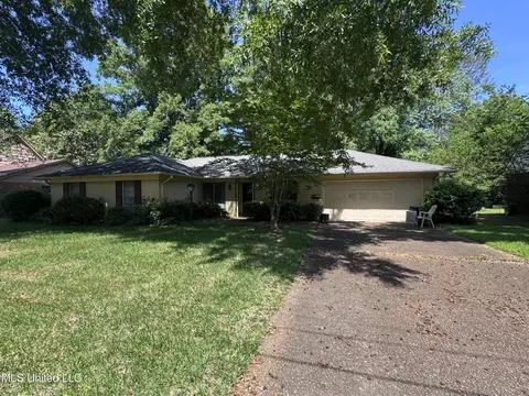 5120 Shirlwood Dr, Jackson, MS 39211