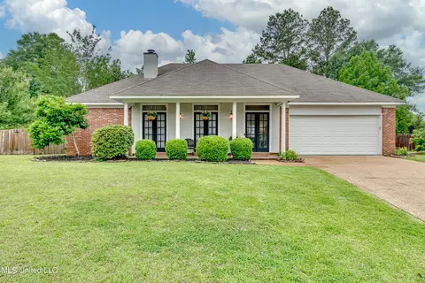 103 Middle Field Dr, Canton, MS 39046